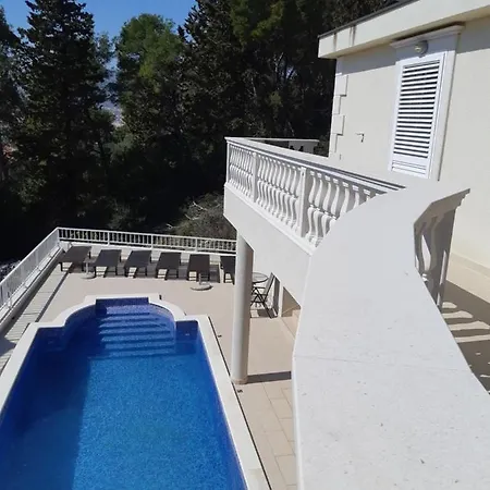 Lizzi Дом отдыха Трогир