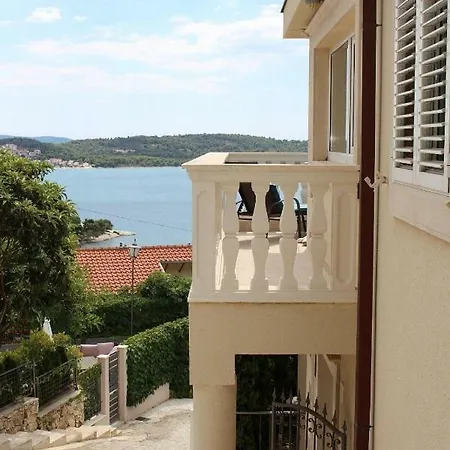 Lizzi Дом отдыха Трогир