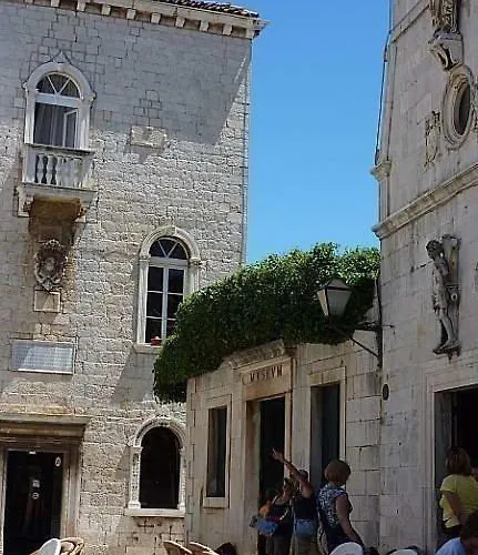 Lizzi Будинок відпочинку *